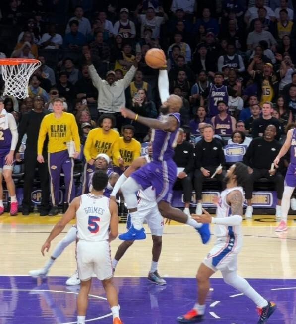 星空体育官网-119-115！东契奇伤退，里夫斯35分，湖人险胜终结76人队5连胜