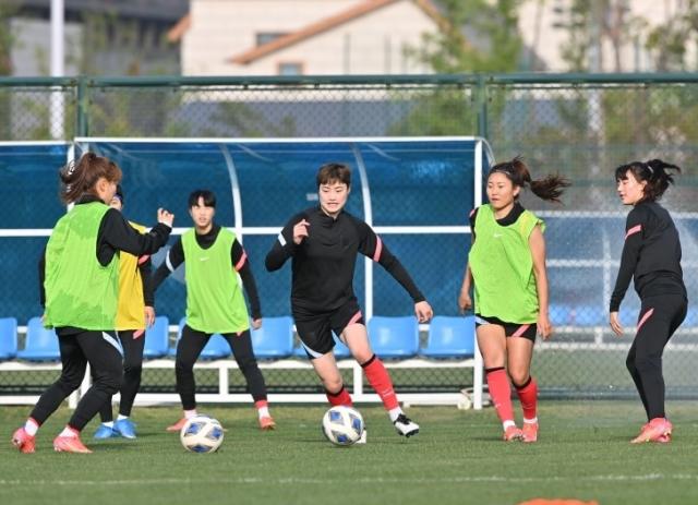 星空体育官网-旅欧球员或全数出场 韩国主帅:不惜一切代价取胜