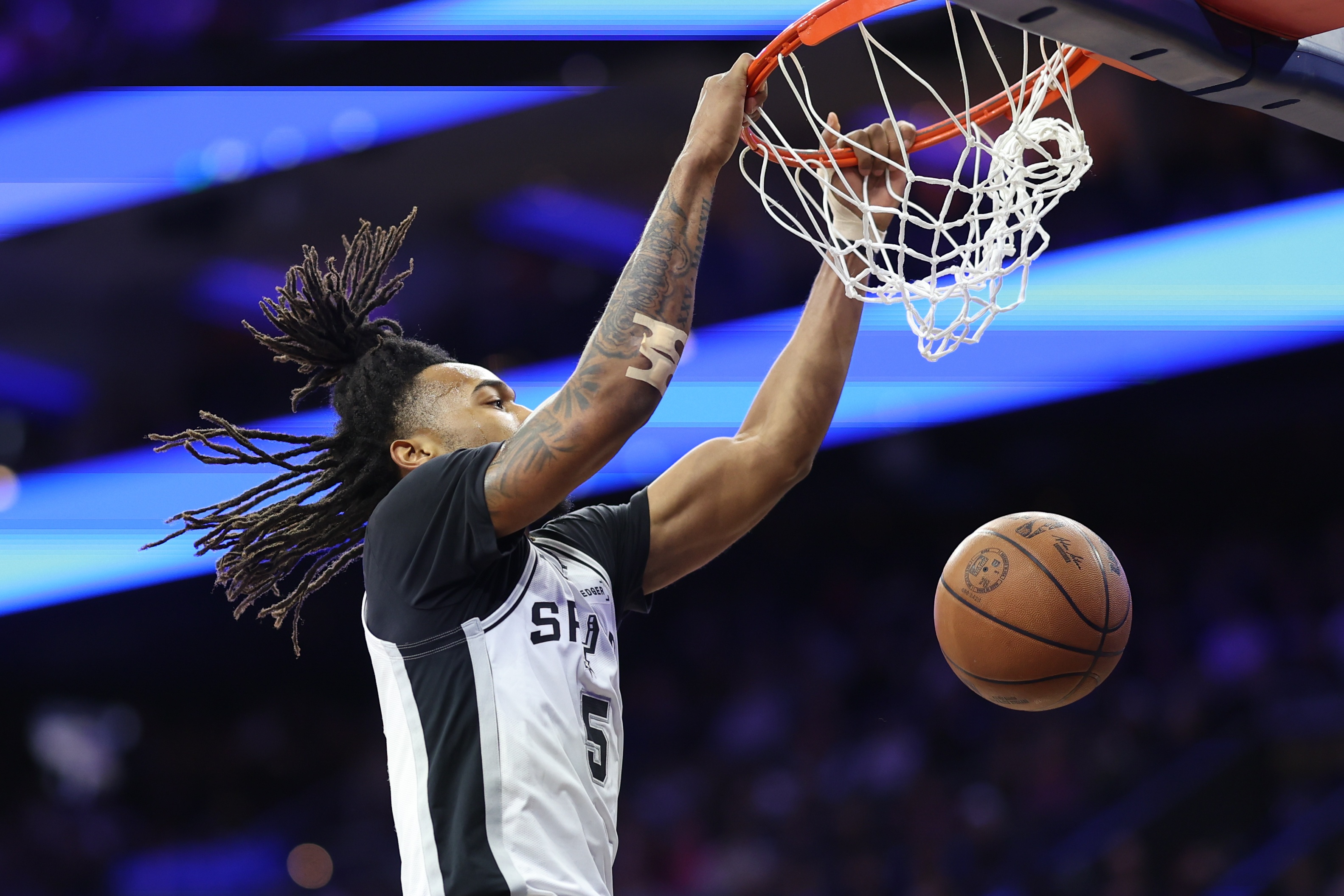 米奇：卡斯尔在对阵76人时强势发挥 成为球队取胜的关键因素之一