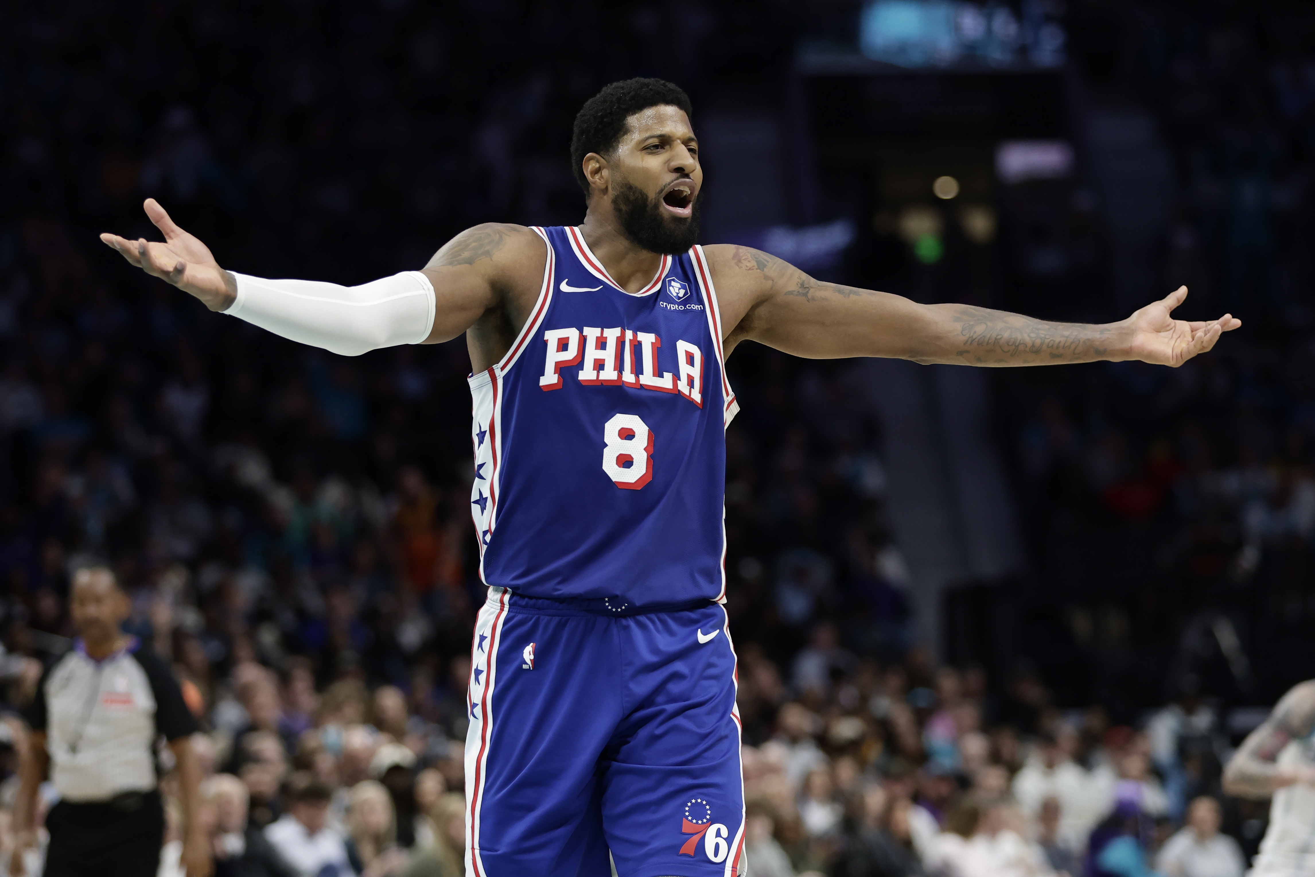 星空体育-熄火了！乔治15中5得16分5板4助2断 下半场手冰凉仅3分