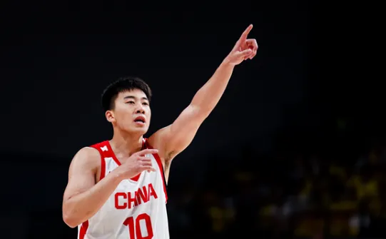 媒体人：王俊杰可以说是现在中国男篮最不能缺少的球员